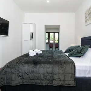 Apartment Arena Delight 